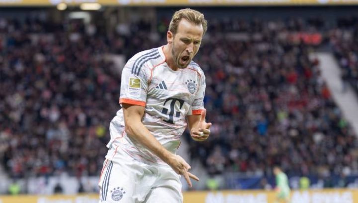 Harry Kane esulta dopo il gol all'Eintracht Francoforte (IMAGO)