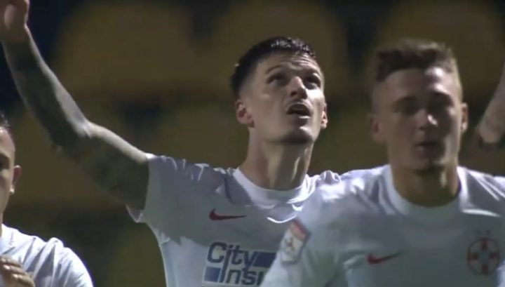 Dennis Man con la maglia dell'FCSB (screen)