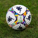 Il pallone della Serie B (IMAGO)