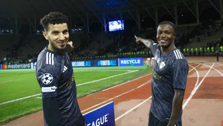 I giocatori del Qarabag esultano dopo la vittoria sul Copenaghen (IMAGO)