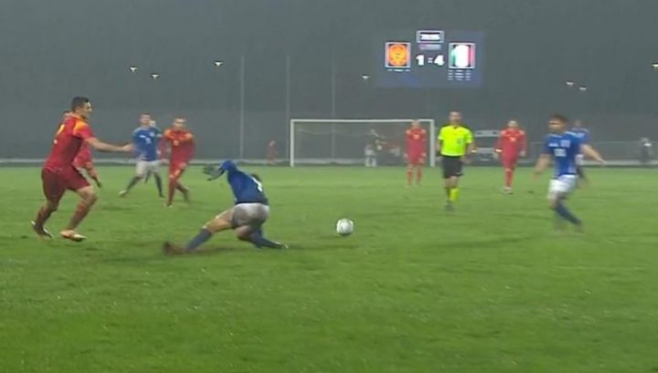 L'infortunio di Francesco Camarda in Montenegro-Italia U21 (Screen)