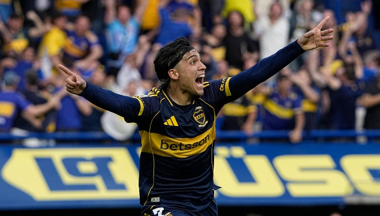 Duemila kilometri ogni weekend per giocare con la sua sua squadra del cuore, gli infortuni, e il gol al River Plate: tutto questo è Zeballos