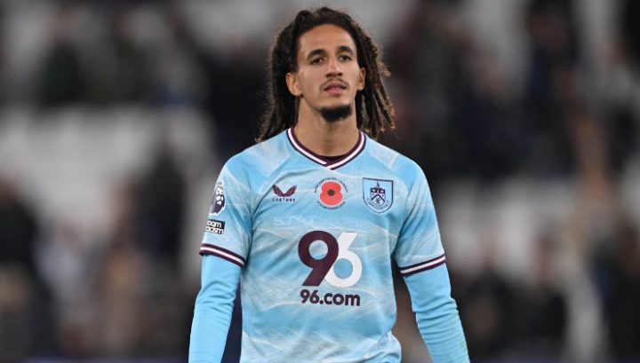 Burnley, Mejbri denunciato per aver sputato ai tifosi del Leeds: la FA ha aperto un'indagine