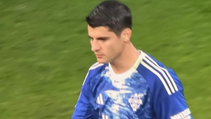 L'uscita dal campo di Alvaro Morata contro il Cagliari (Screen)