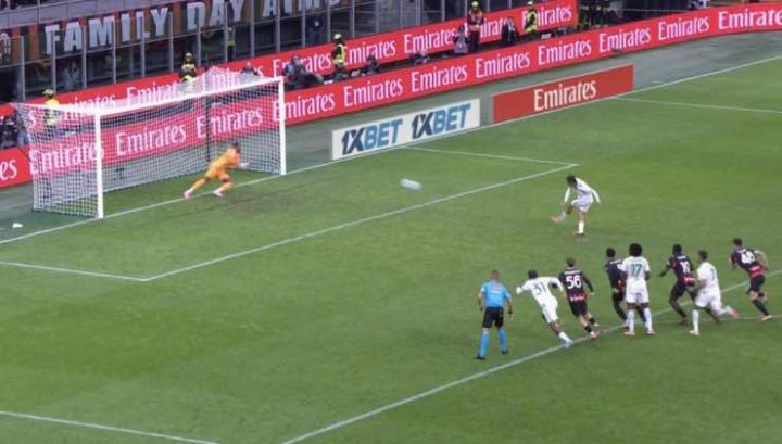 Il rigore sbagliato da Dybala in Milan-Roma