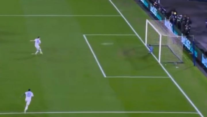 Napoli, Hojlund sbaglia un rigore contro il Qarabag al 60'