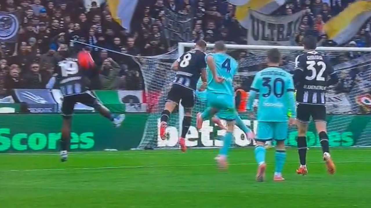 https://gianlucadimarzio.com/wp-content/uploads/2025/11/udinese-bologna-fallo-mano-rigore-copertina.jpg