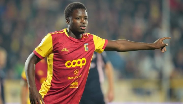 Alphadjo Cissè in azione con la maglia del Catanzaro (IMAGO) 