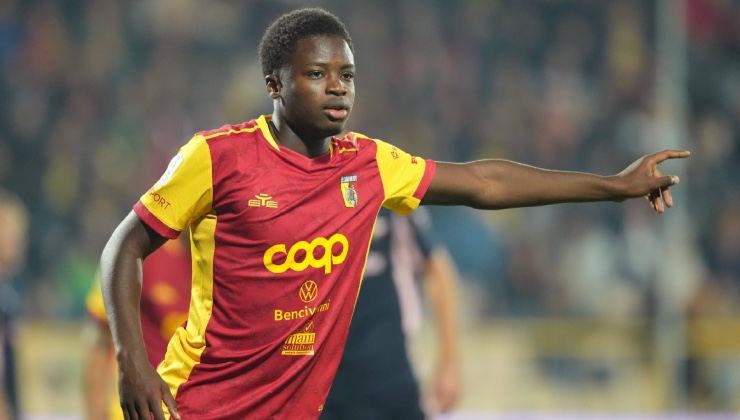 Alphadjo Cissè in azione con la maglia del Catanzaro (IMAGO)