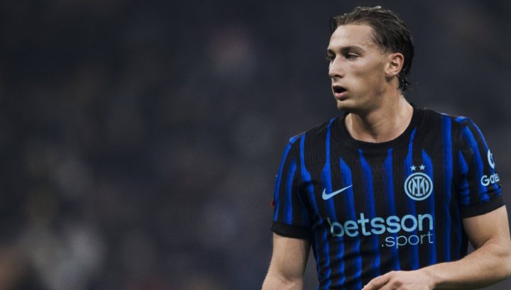 Francesco Pio Esposito con la maglia dell'Inter (IMAGO)