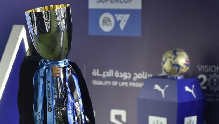 Il trofeo della Supercoppa Italiana (IMAGO)