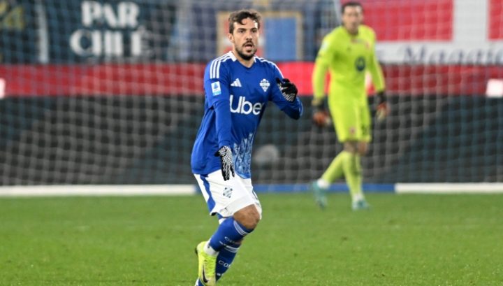 SImone Verdi con la maglia del Como (Imago)