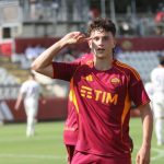 Antonio Arena con la maglia della Roma (Credit: Martina Cutrona)