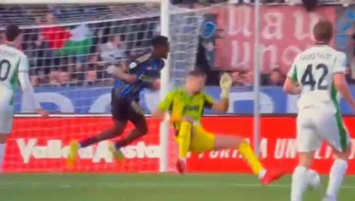 Il contatto tra Muric e Durosinmi (Screen)