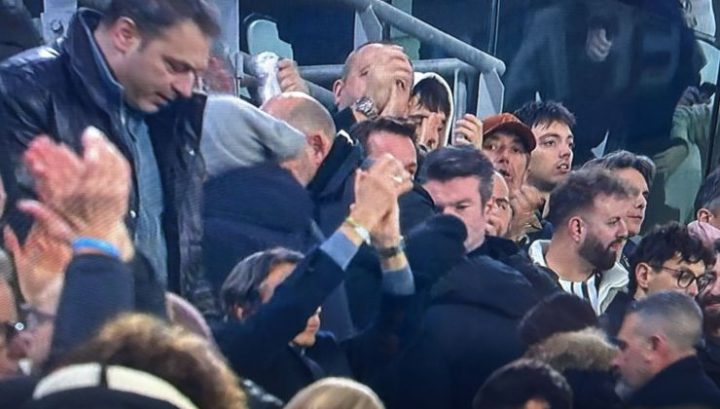 Gli applausi dei tifosi in Juventus-Galatasaray