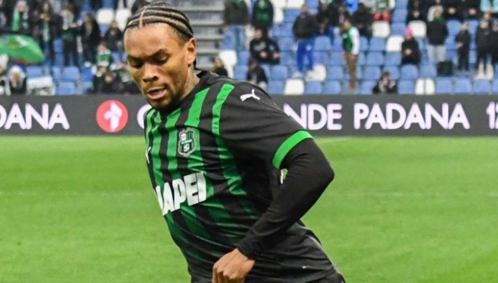 Lauriente con la maglia del Sassuolo (Imago)