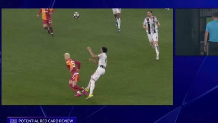 L'espulsione di Kelly in Juventus-Galatasaray