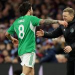 L'abbraccio tra Tonali ed Eddie Howe (IMAGO)