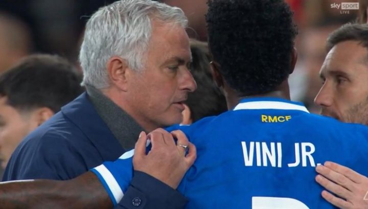 Mourinho che calma Vinicius in Benfica-Real Madrid