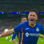 Martin Satriano esulta al Bernabeu dopo il gol col suo Getafe