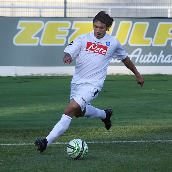 600px-Ezequiel_Lavezzi_-_SSC_Neapel_3.jpg