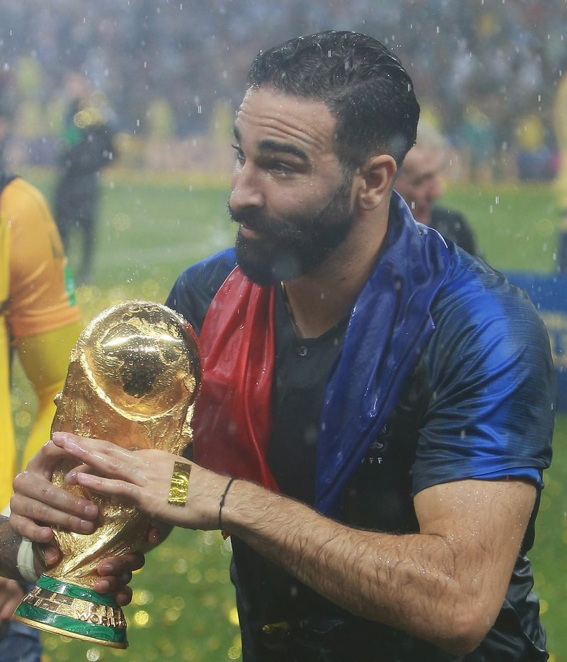 800px-Adil_Rami_World_Cup_Trophy.jpg