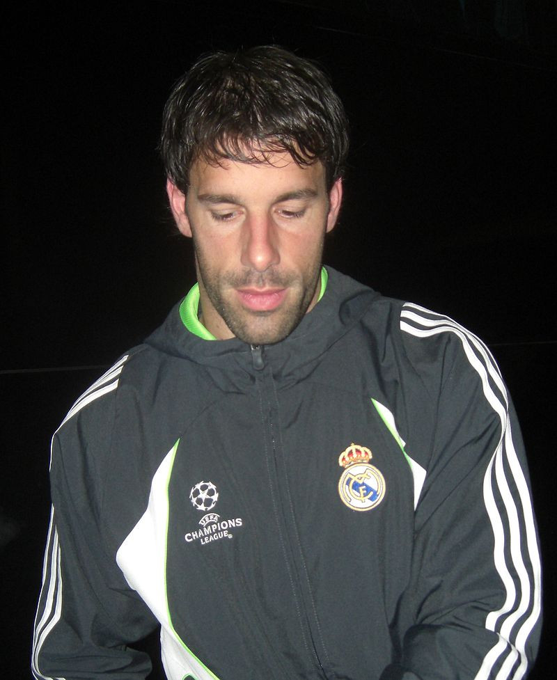 800px-Van_Nistelrooy_2007.jpg
