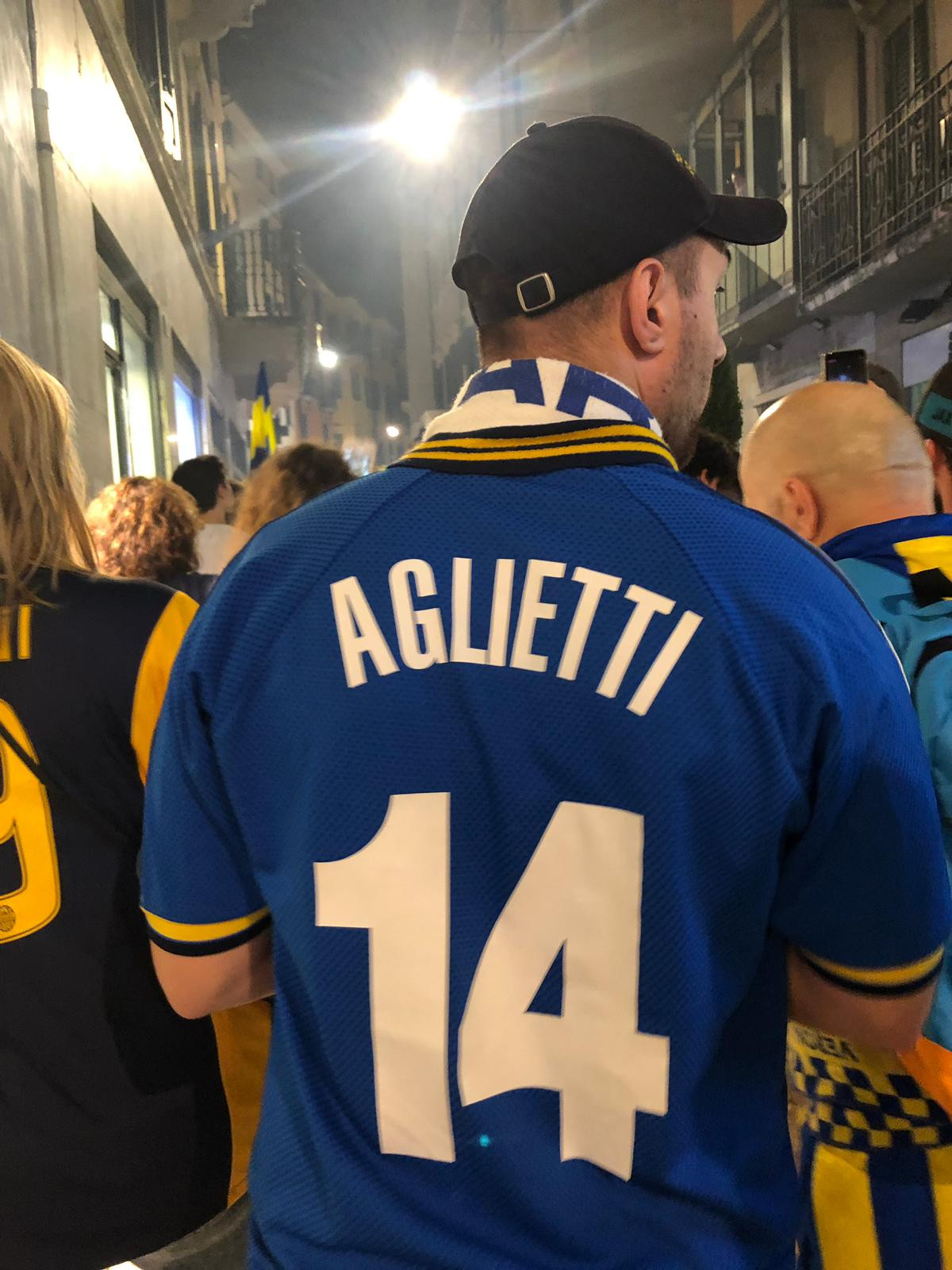 aglietti tifoso verona maglia.jpg