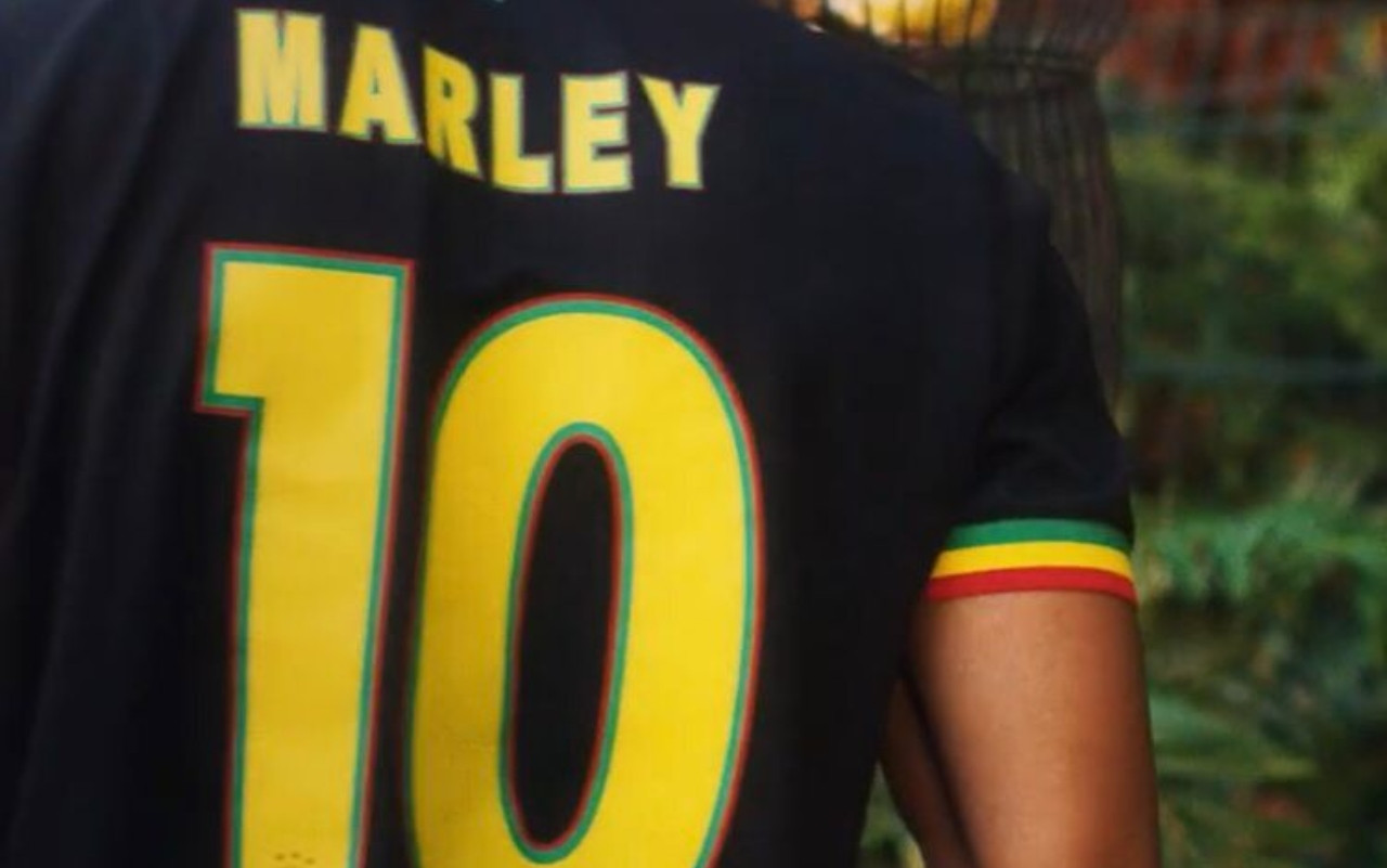 ajax_maglia_marley2_pgo.jpg