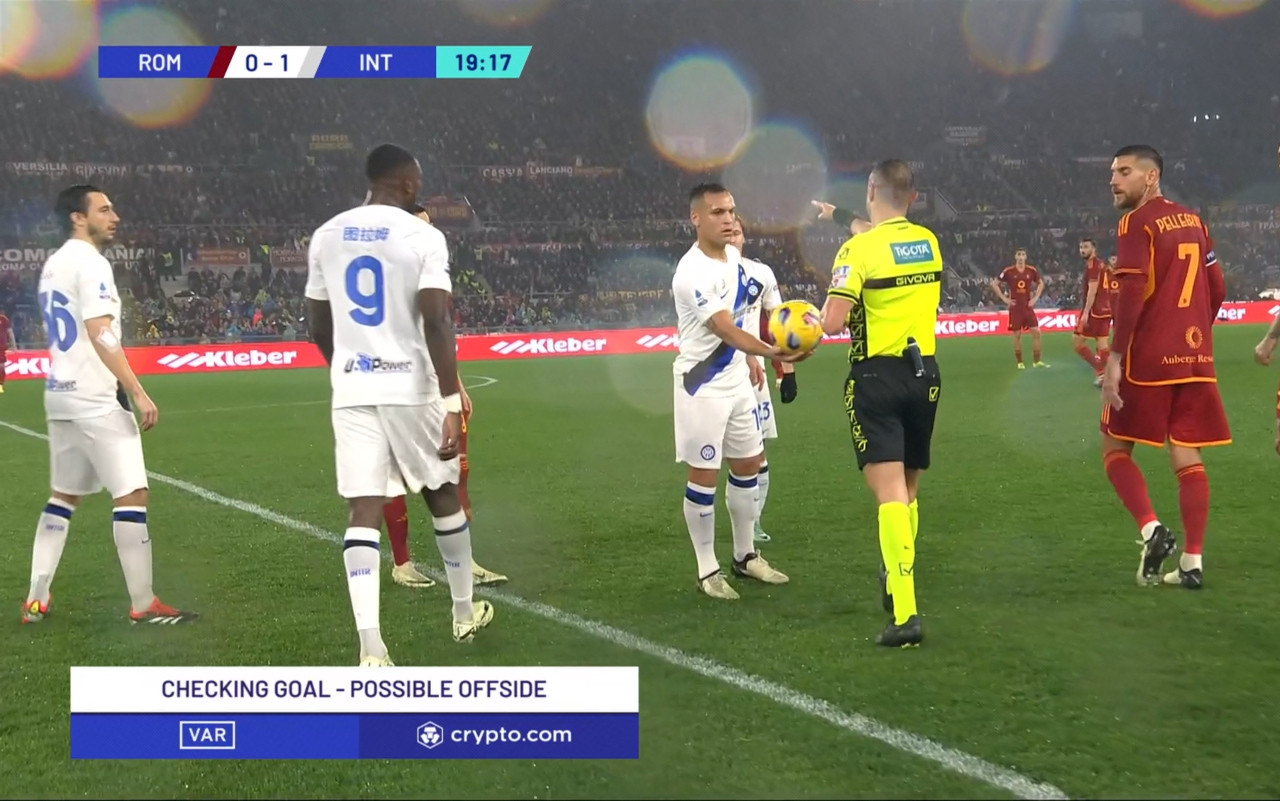 arbitro-convalida-gol-acerbi-roma-inter-screen-dazn.jpg