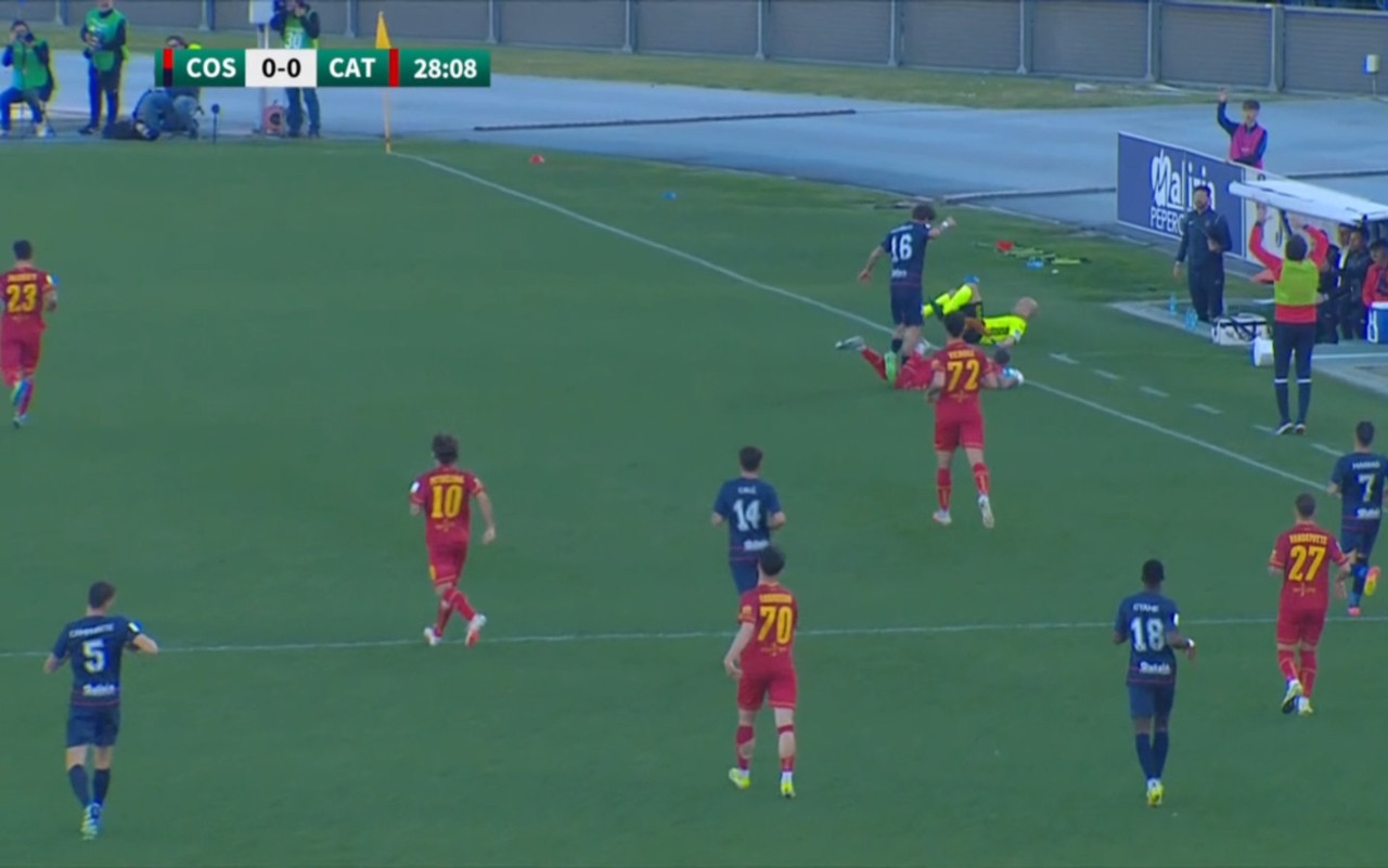 arbitro-infortunio-cosenza-catanzaro-screen-dazn.jpg