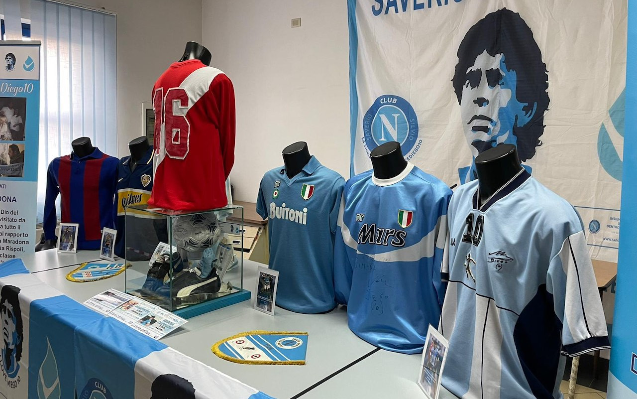 argentinos-juniors-napoli-maglie-maradona-gpo.jpg