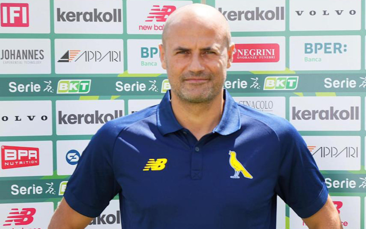 bianco-modena-credits-www.modenacalcio.com-3.jpg