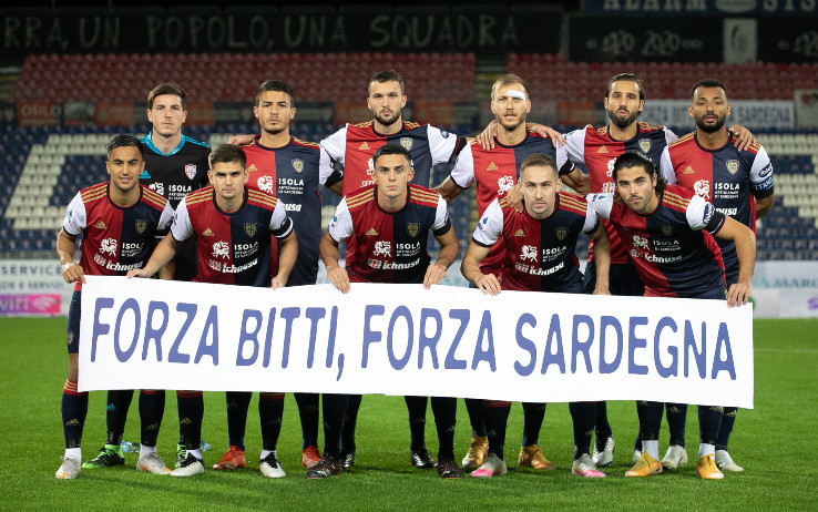 Cagliari_forza_Bitti_striscione.jpg