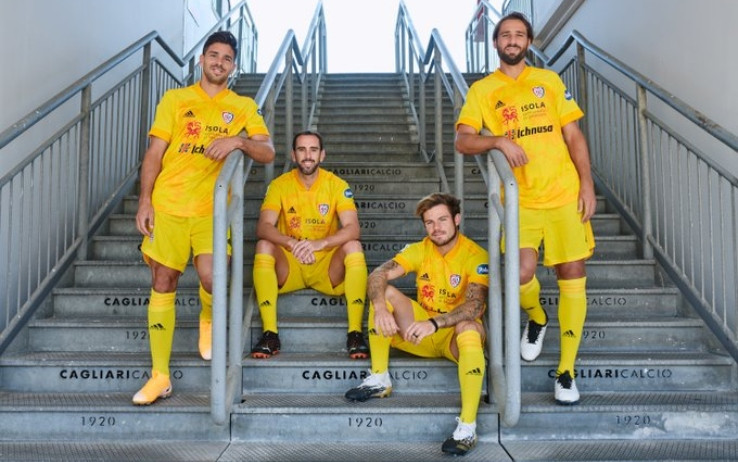 Cagliari terza maglia 2.jpg