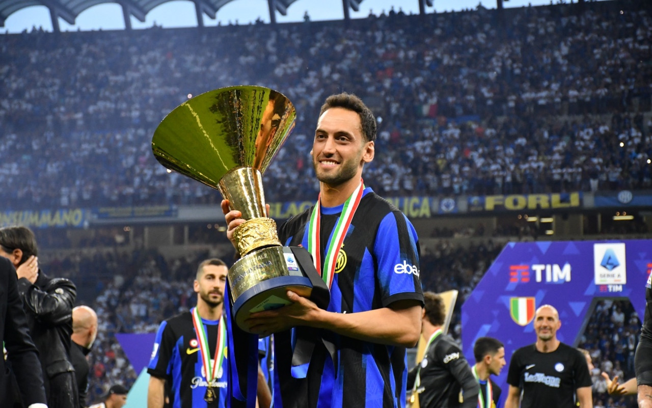 calhanoglu-inter-festa-scudetto-foto-rosito.jpg