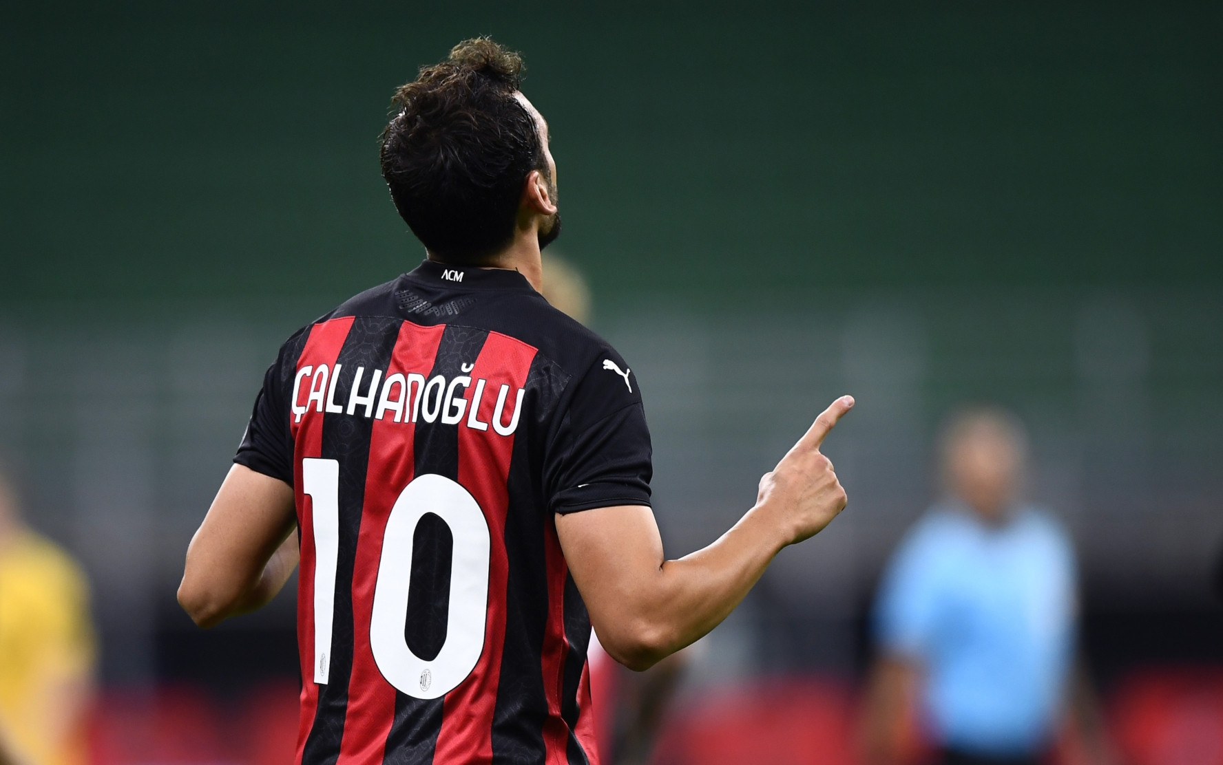 calhanoglu_gallery_top_11.jpg