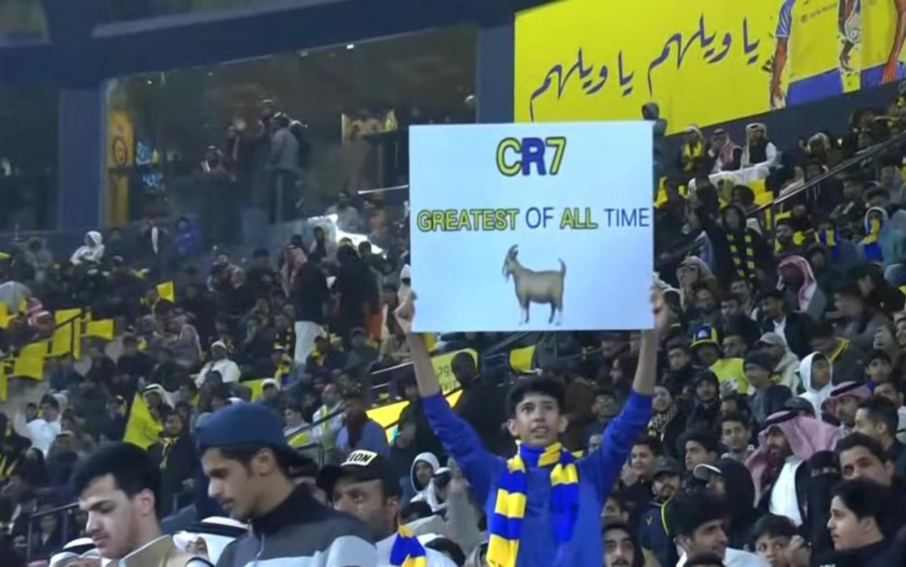 cristiano-ronaldo-al-nassr-tifoso-screen-gpo.jpg