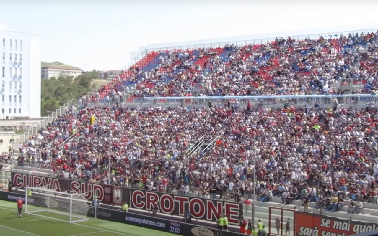 crotone-tifosi-curva-sud-scida-screen-gpo-1.jpg