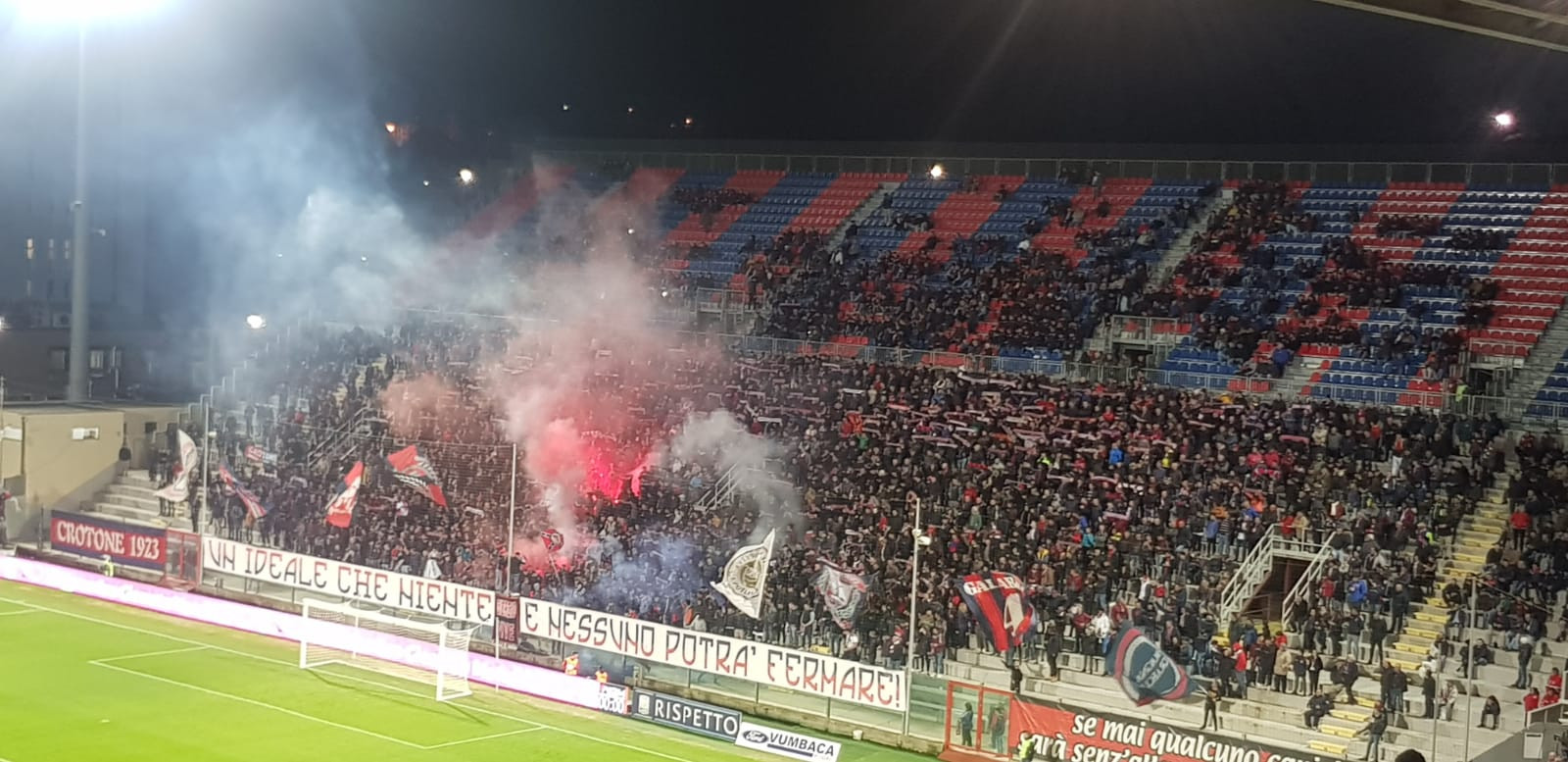 Crotone_tifoseria.jpg