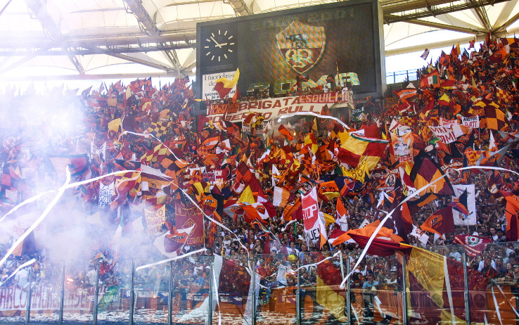 Curva_Sud_Roma_Parma_scudetto_2001_IMAGE.jpg