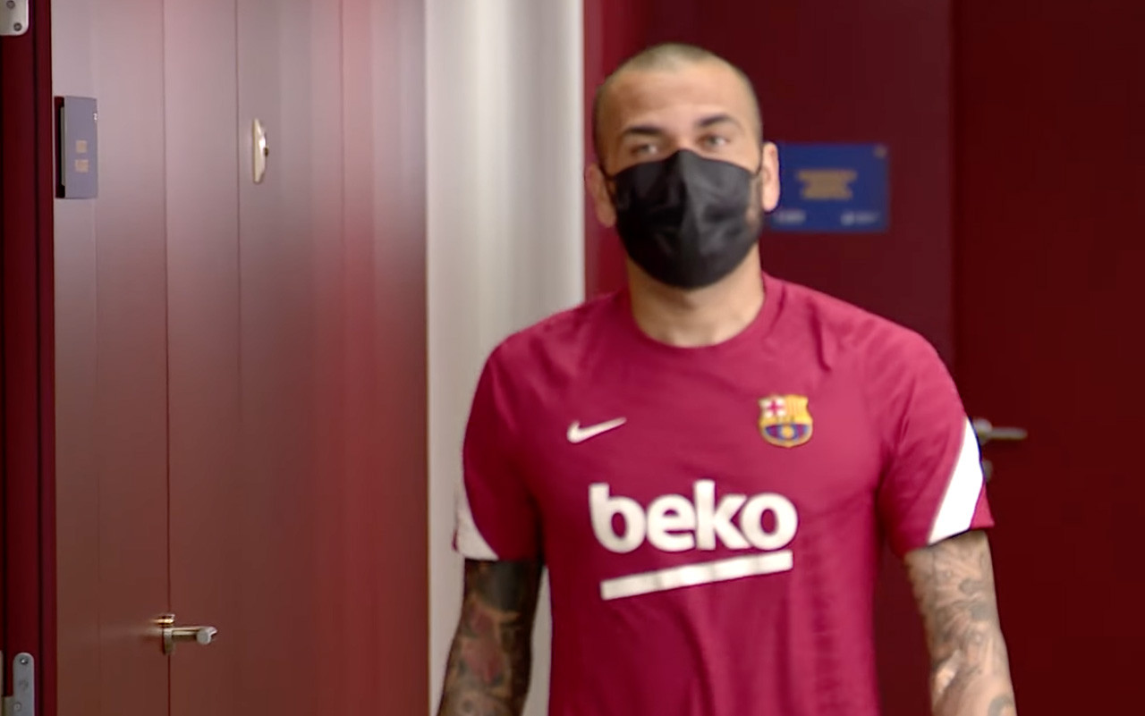 dani-alves-barcellona-screen-gpo.jpg