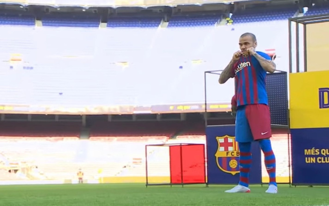 dani-alves-screen-gpo-2.jpg