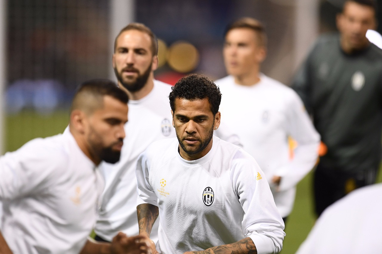 dani alves IMAGE.jpg