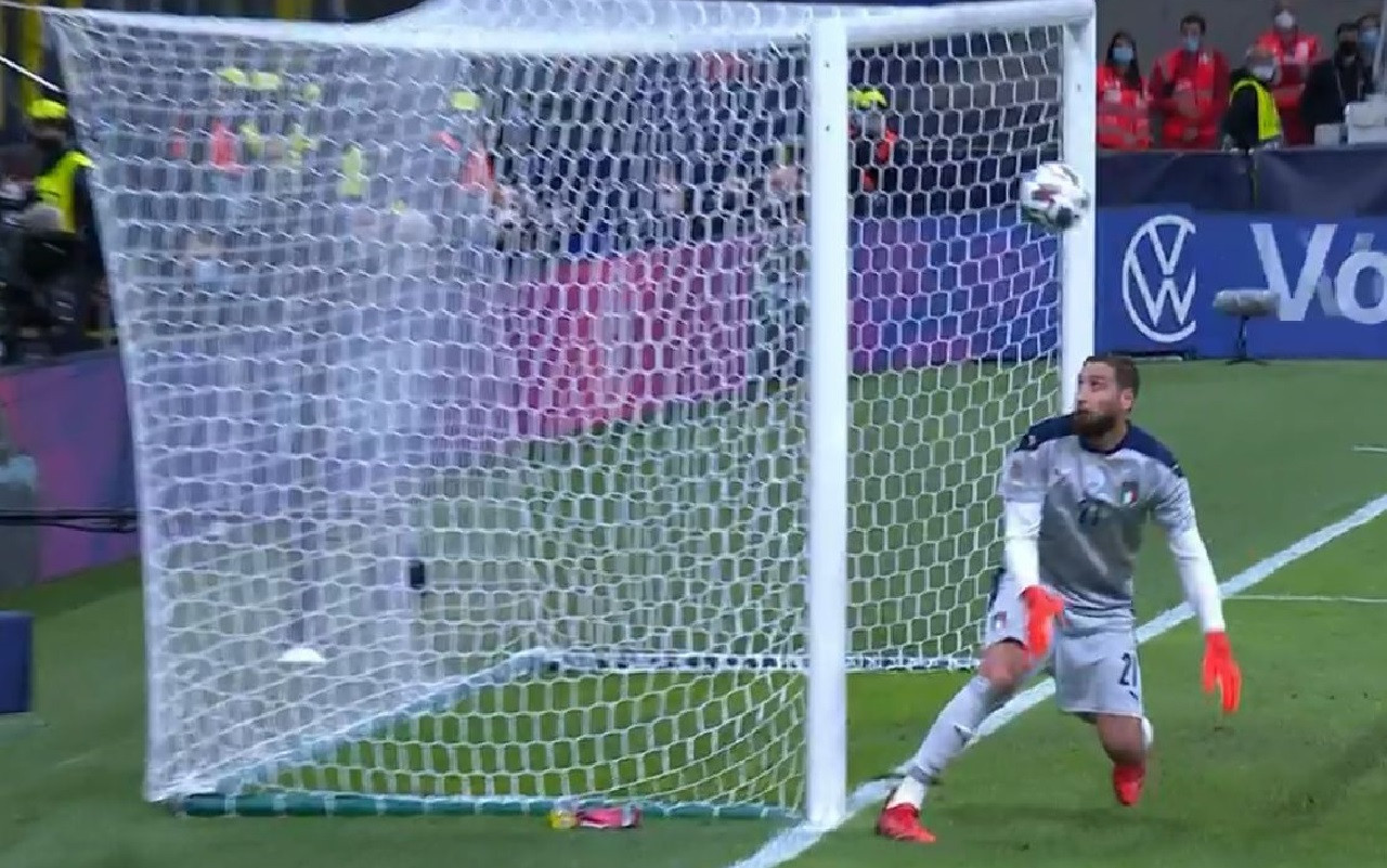 donnarumma_papera_screen.jpeg