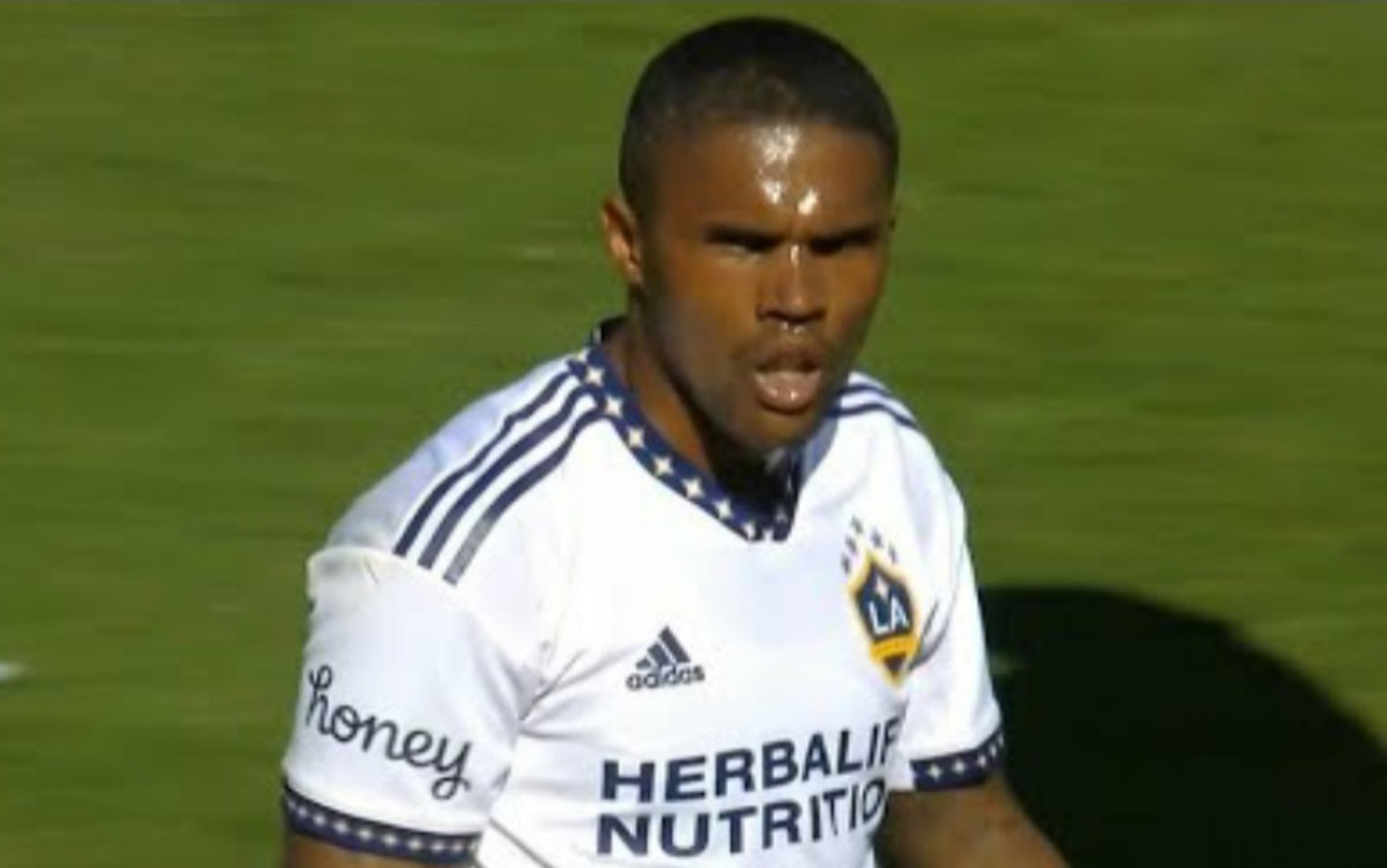 douglas-costa-galaxy-screen.jpg