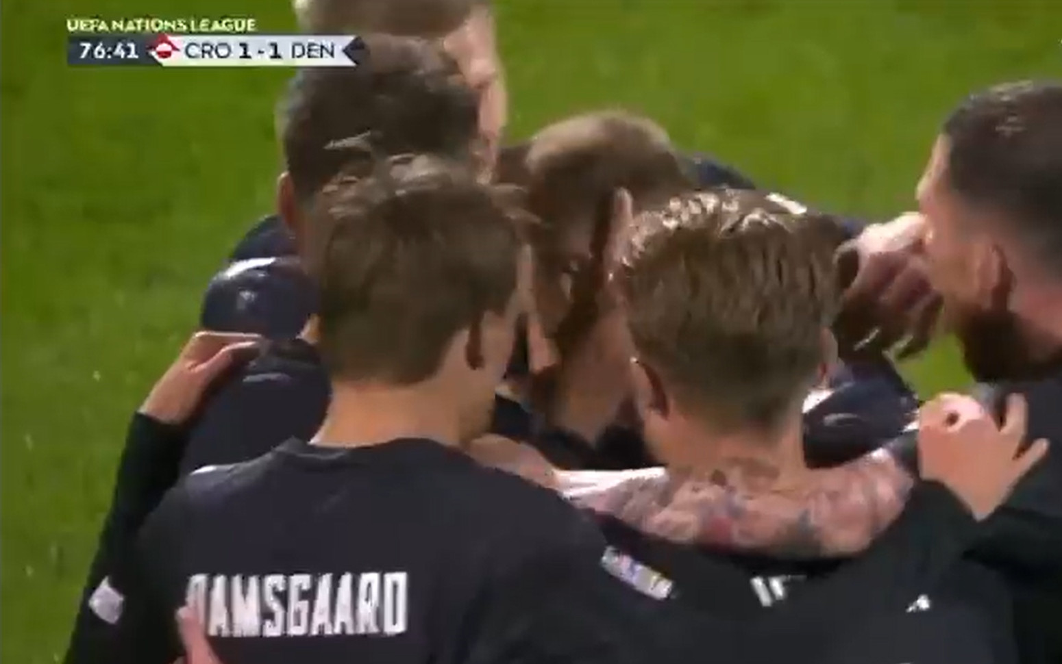 eriksen-gol-danimarca-abbraccio-screen.jpg