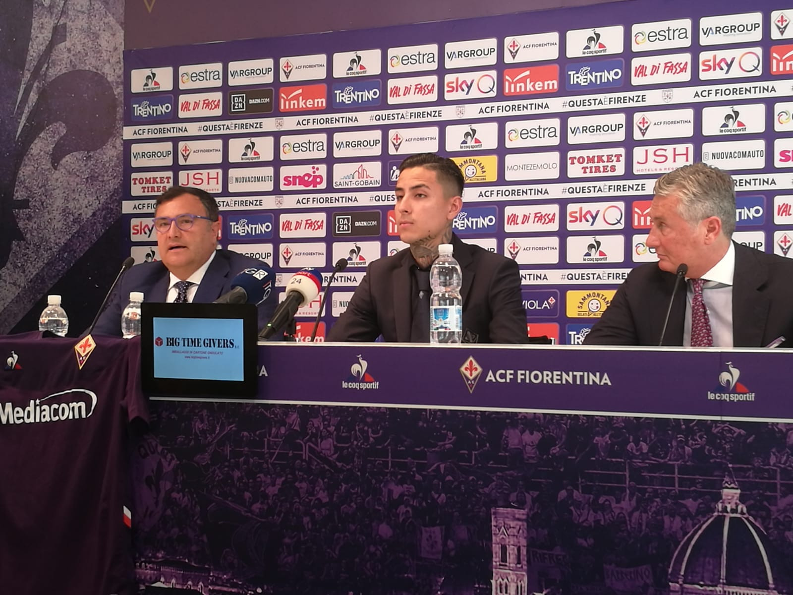 Fiorentina_Pulgar_presentazione_02_GDM.jpg