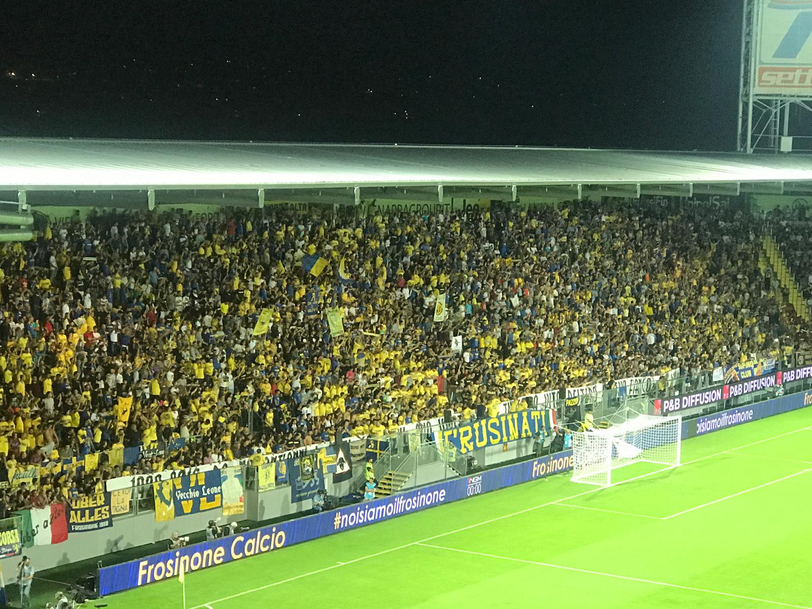 frosinone_tifosi.jpeg