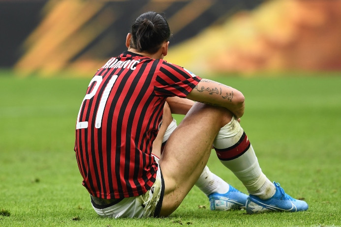 ibrahimovic_seduto_dolore_image_gallery_1.jpg